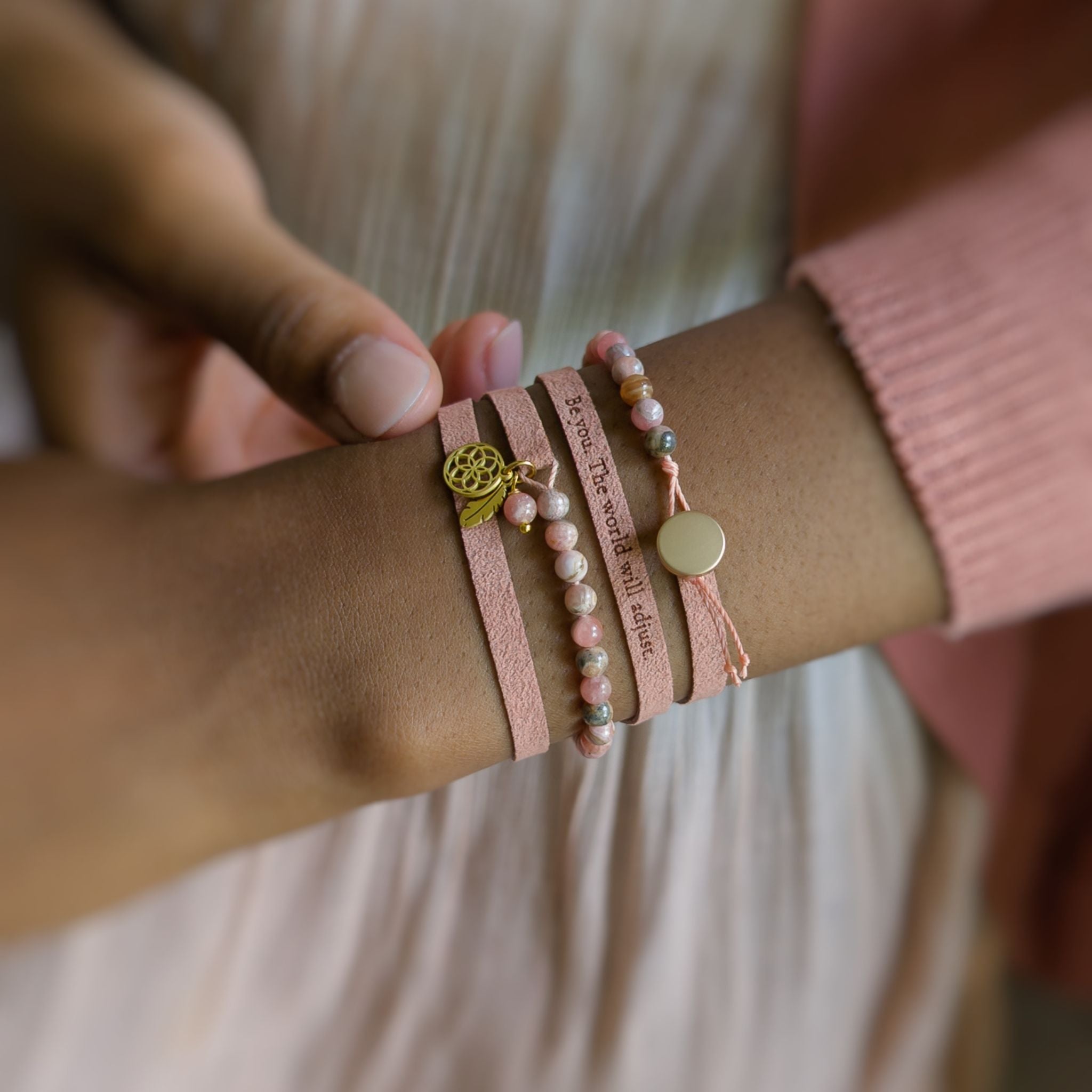 Gemustertes personalisiertes Armband mit benutzerdefiniertem Text bis zu 230 Zeichen