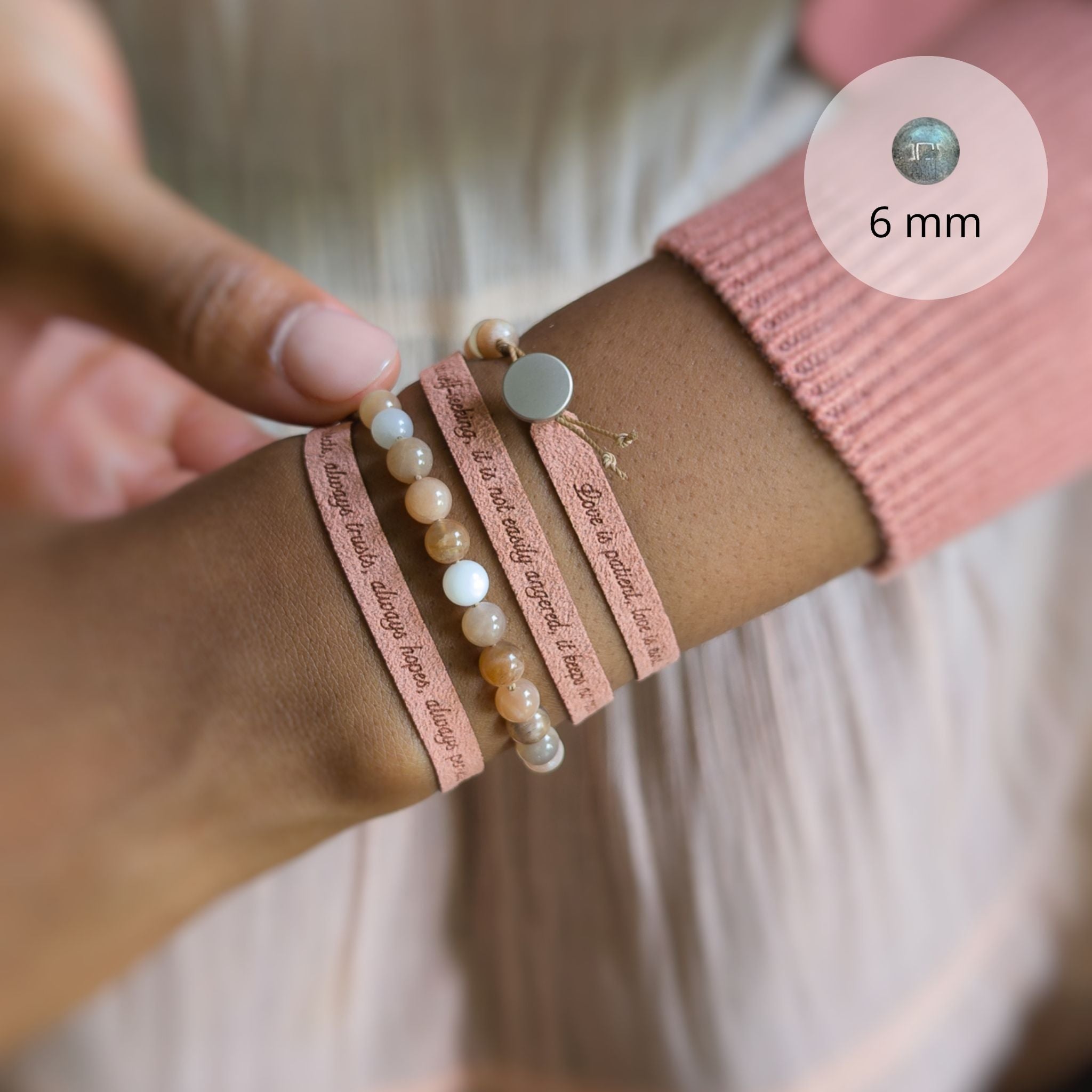 Gemustertes personalisiertes Armband mit benutzerdefiniertem Text bis zu 230 Zeichen
