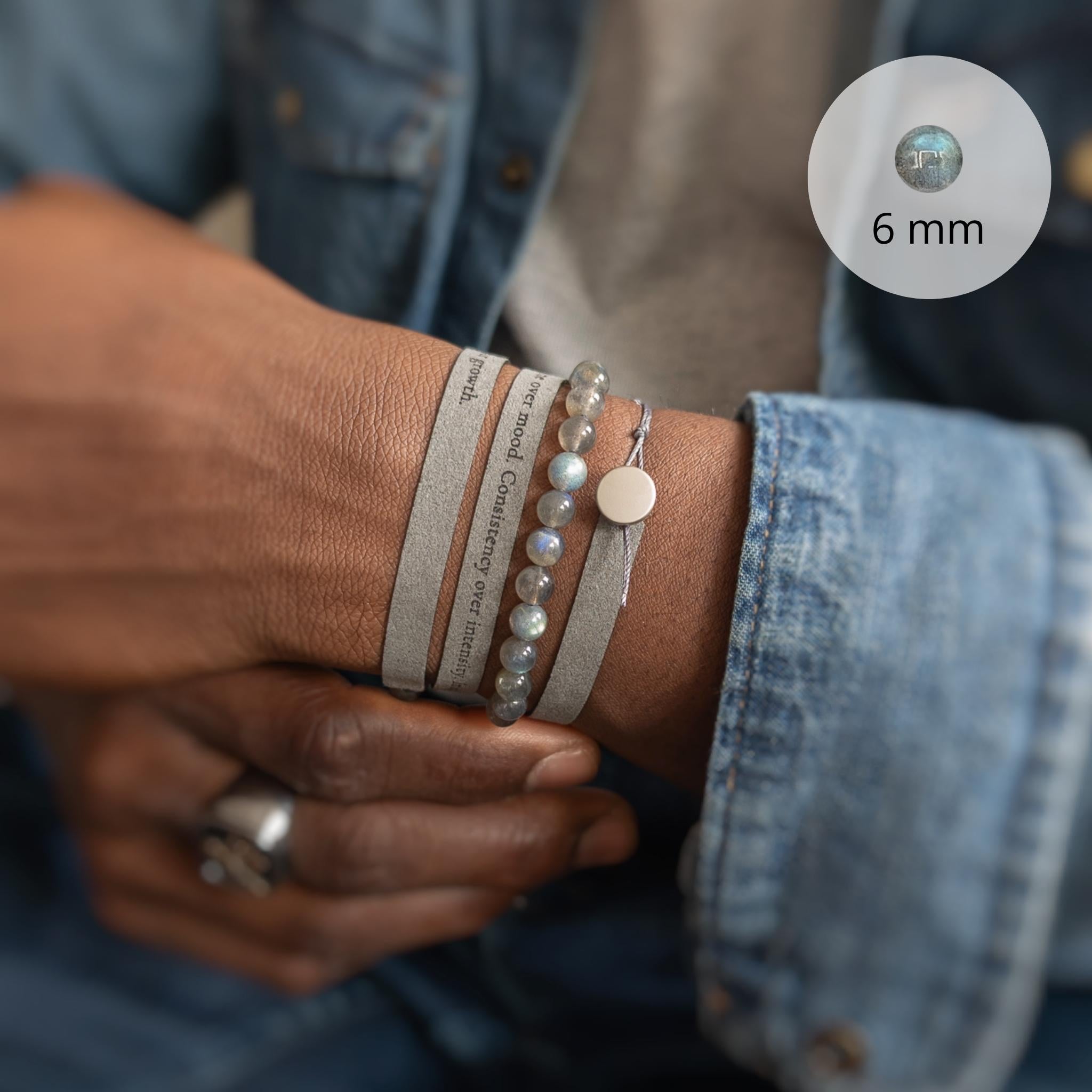Gemustertes personalisiertes Armband mit benutzerdefiniertem Text bis zu 230 Zeichen
