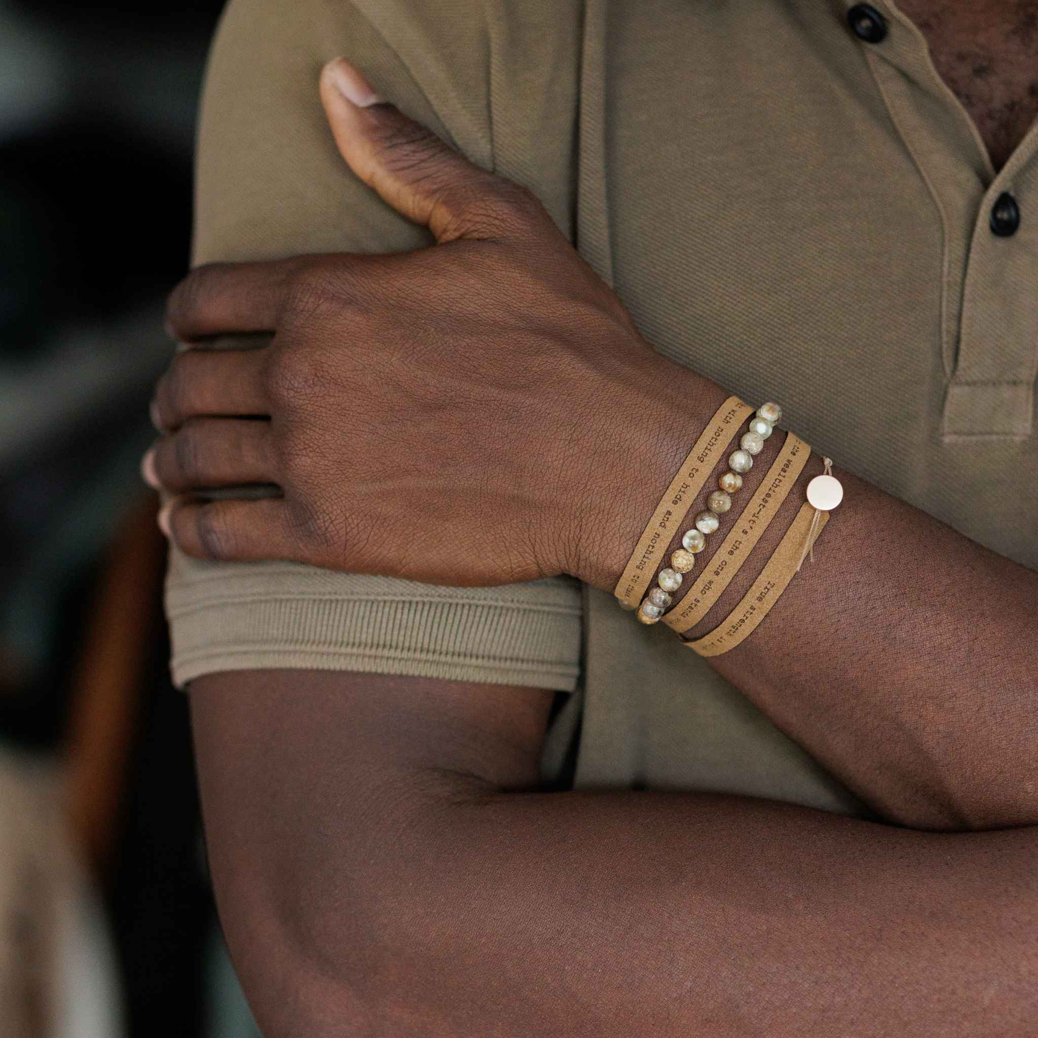 Gemustertes personalisiertes Armband mit benutzerdefiniertem Text bis zu 230 Zeichen