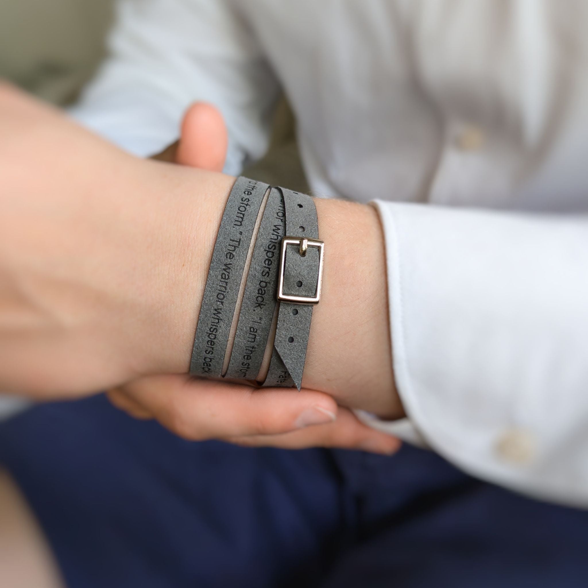 Minimalistisches, individuell graviertes Armband mit Schnalle, 9 mm breit