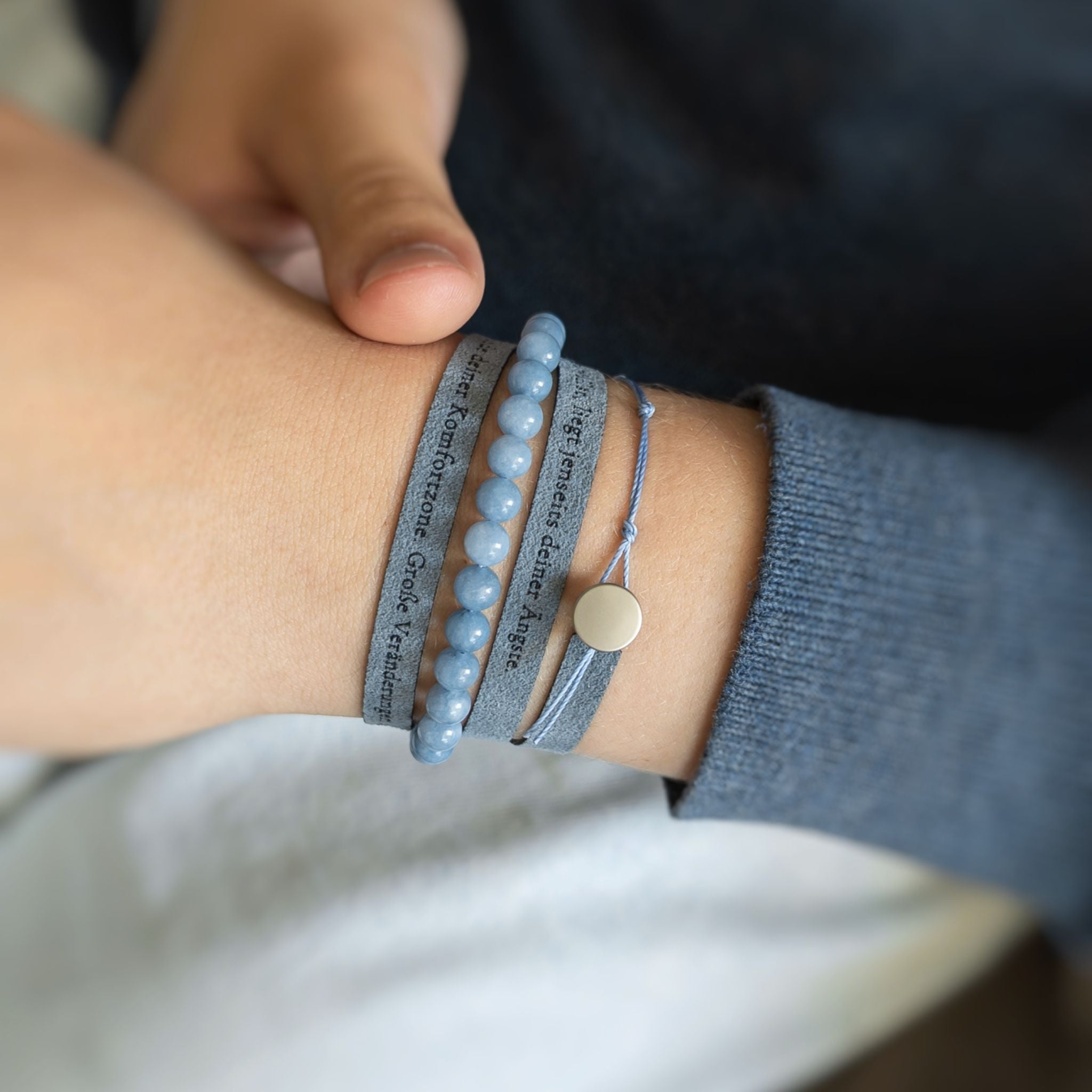 Gemustertes personalisiertes Armband mit benutzerdefiniertem Text bis zu 230 Zeichen