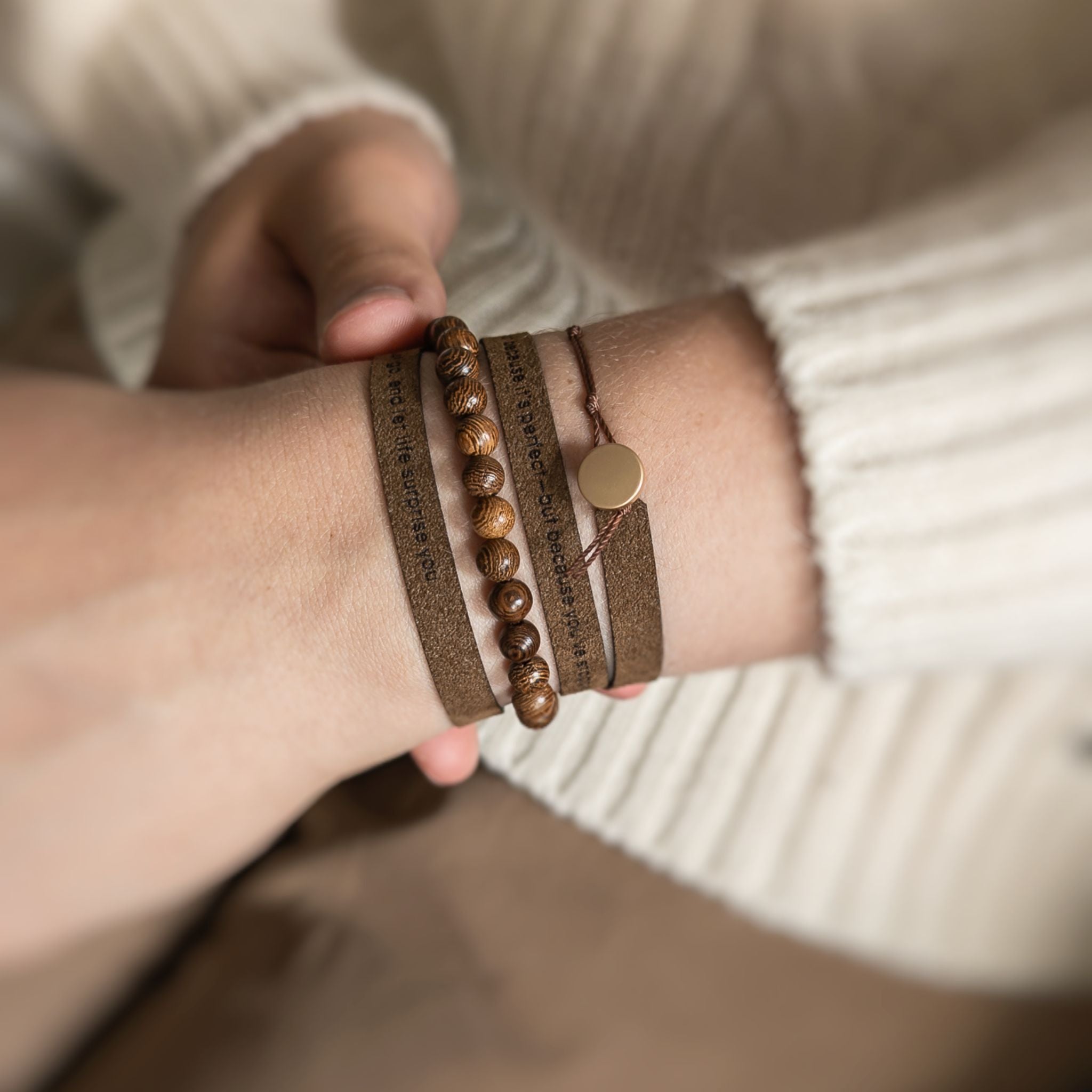 Gemustertes personalisiertes Armband mit benutzerdefiniertem Text bis zu 230 Zeichen