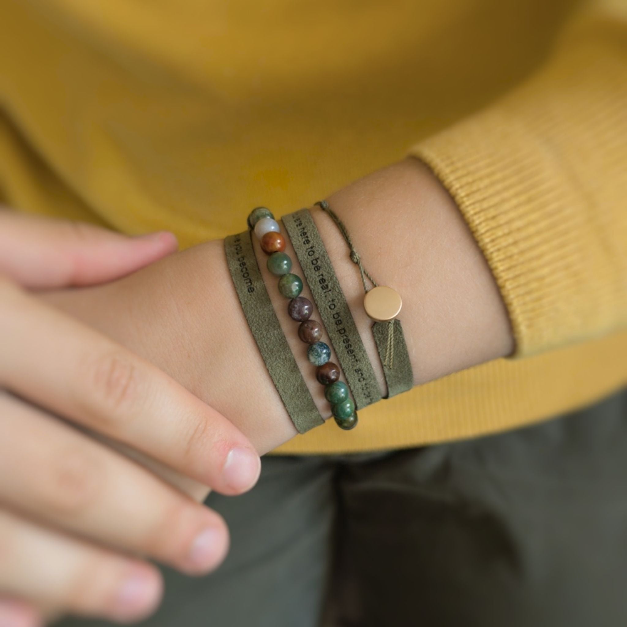 Gemustertes personalisiertes Armband mit benutzerdefiniertem Text bis zu 230 Zeichen